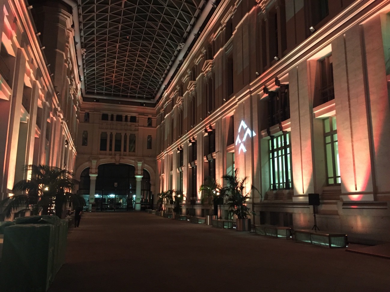 montaje-iluminacion-led-fachada-edificio